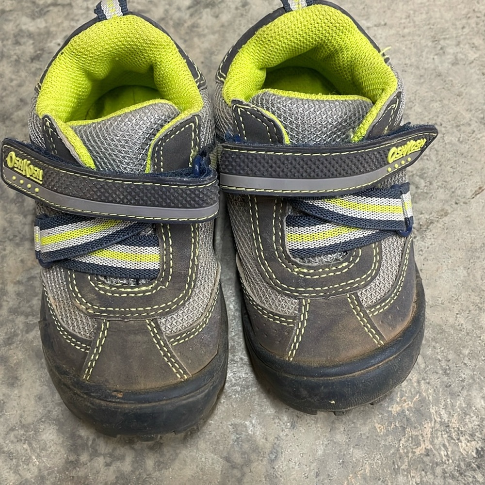OshKosh size 6m tennis shoes